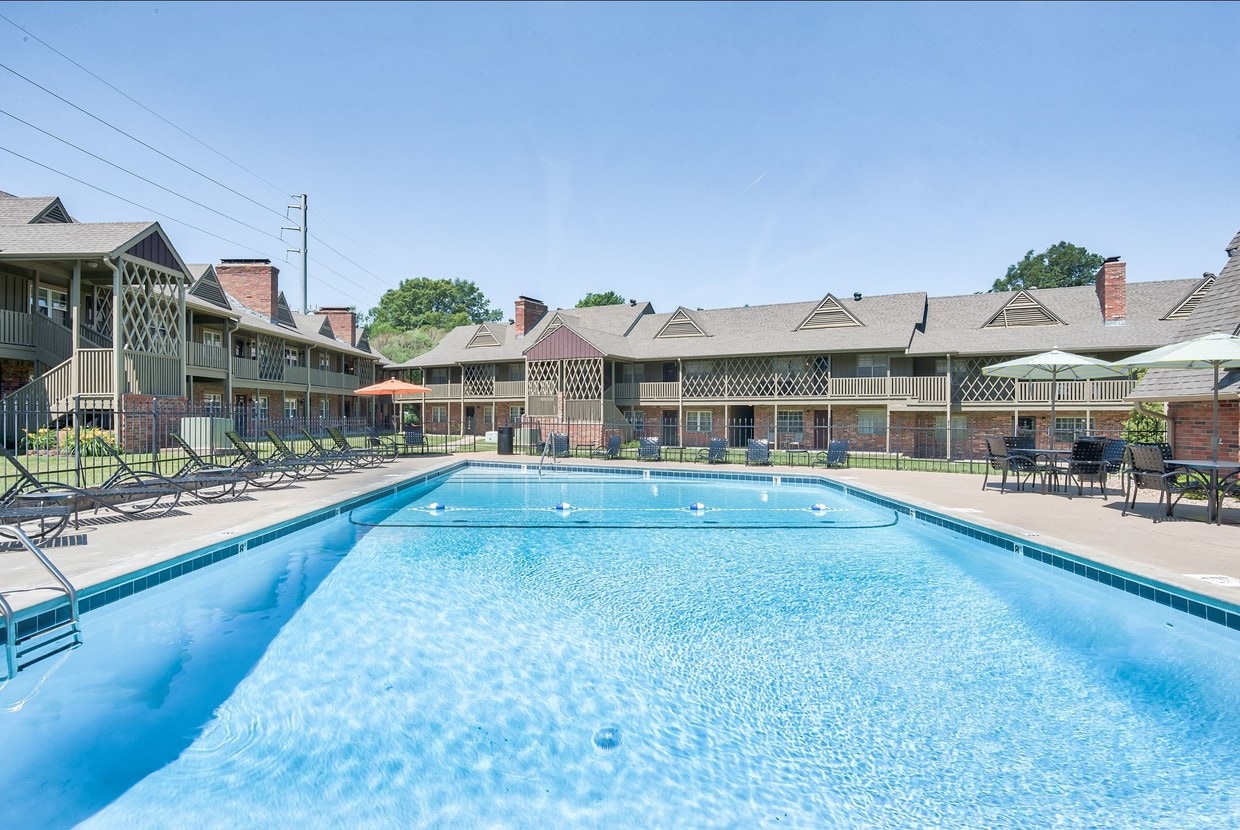 Pool - Chalet Apartments
