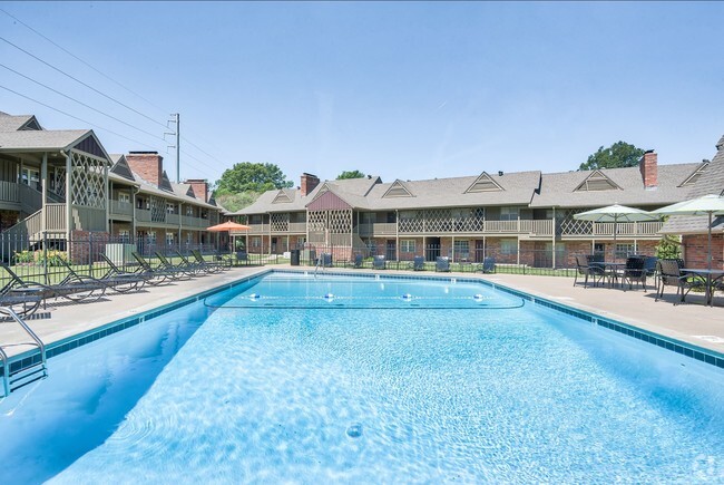 Pool - Chalet Apartments