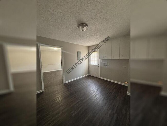 Building Photo - 608 Sandy Dr