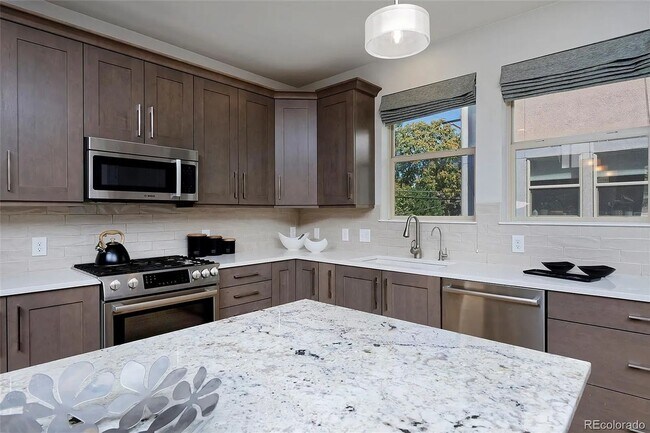 Building Photo - Charming 2BR Townhome in Denver