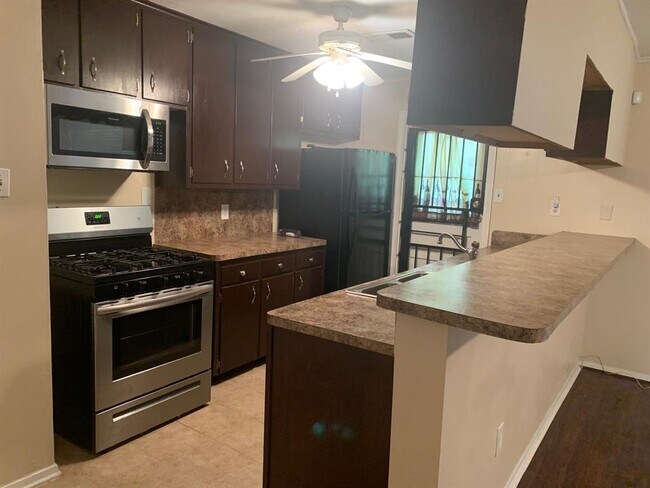 Building Photo - 6751 Ridgeway Dr