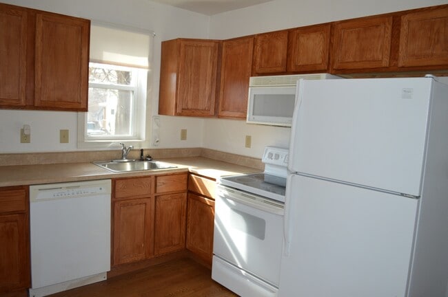 Building Photo - 1213 Manson *PETS OK*