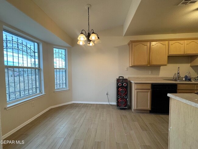 Foto del edificio - 13098 Oscar Chacon