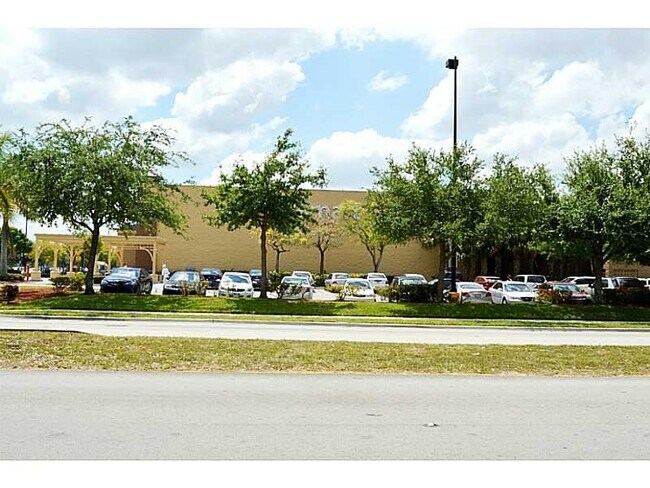 Foto del edificio - 301 NW 177th St