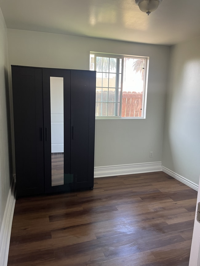 Dormitorio 2 - 834 W 106th St