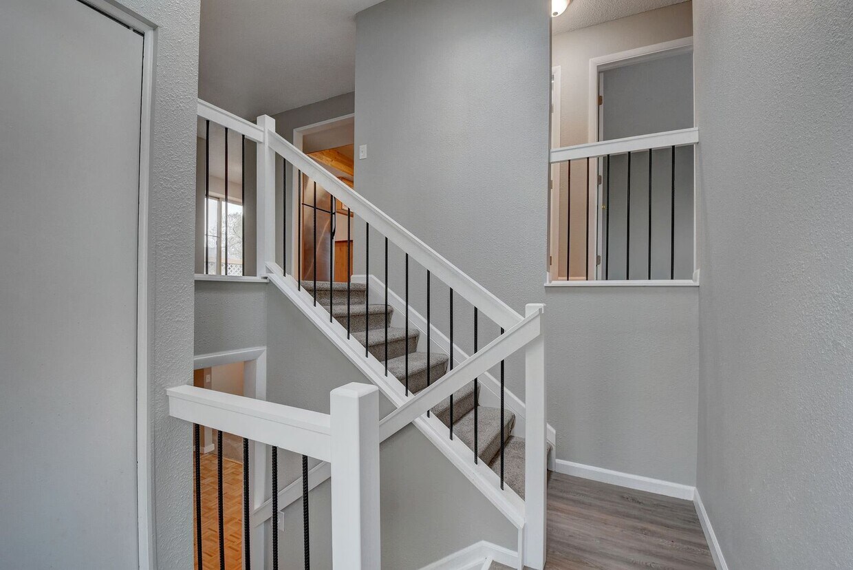 Primary Photo - 4 bedroom, 2 bath home with 2 car garage, ...