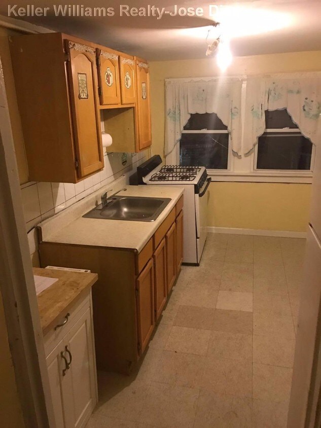 Primary Photo - 160 Porter St