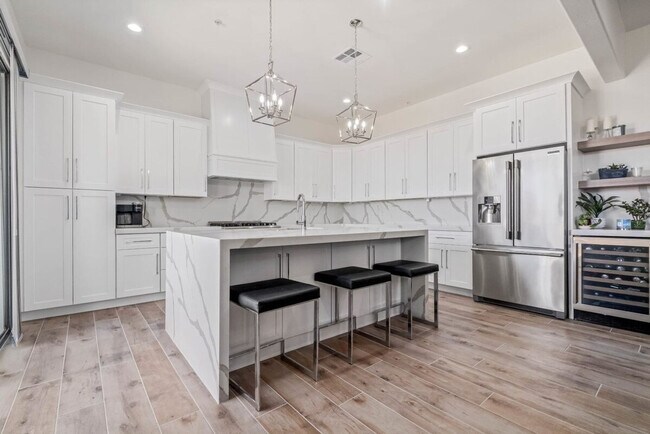 Building Photo - 19550 N Grayhawk Dr