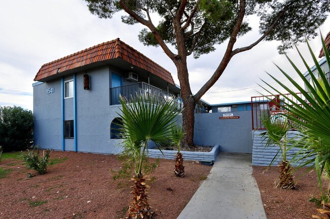 Building Photo - 1541 E Harmon Ave