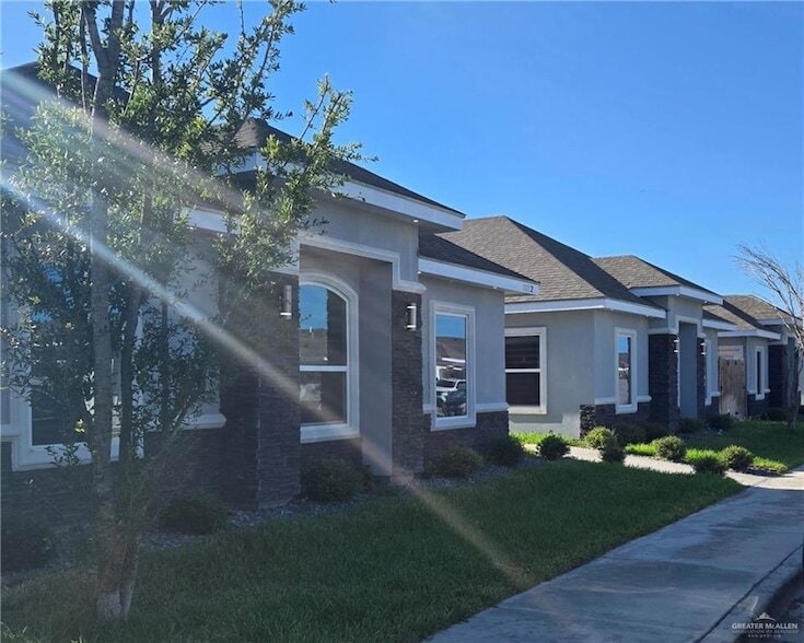 Foto principal - 1012 N Woodson Ave