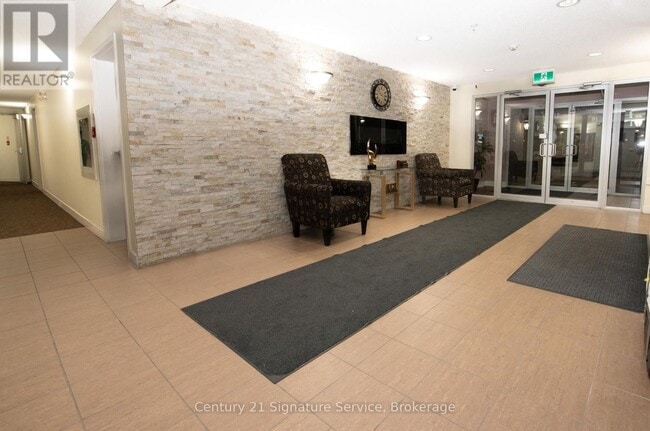 Building Photo - 8 Dayspring Cir