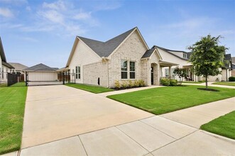 Building Photo - 605 Adeline Dr