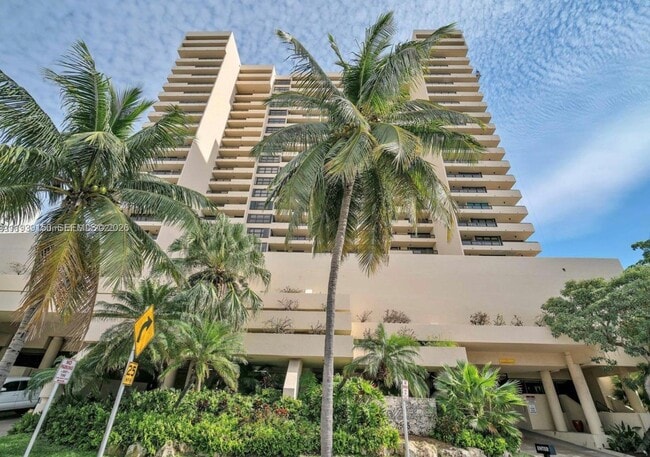 Foto del edificio - 2555 Collins Ave