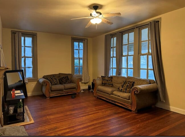 Building Photo - 721 Pearl River Ave