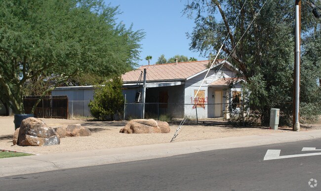 Building Photo - 1960 E Don Carlos Ave