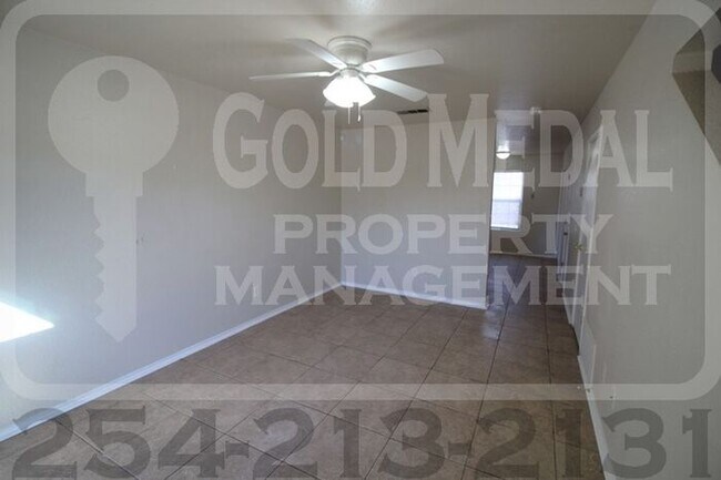 Building Photo - 4001 Madison Dr