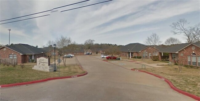 Building Photo - 2734 Montgomery Rd