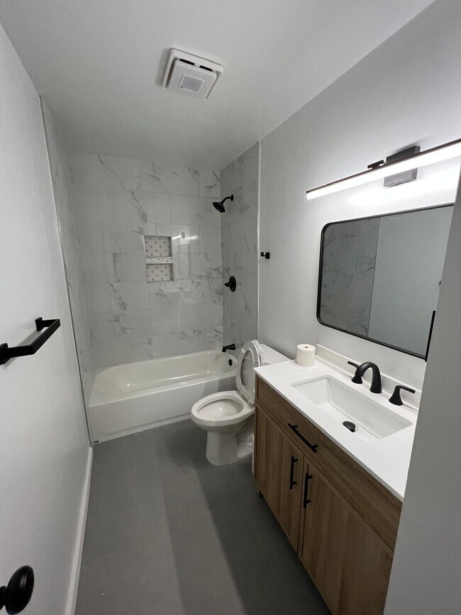 Foto del edificio - 246 Fir Tree Ct