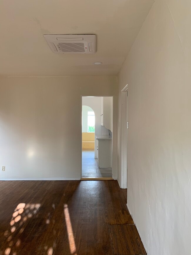 Building Photo - 4840 Ellenwood Dr