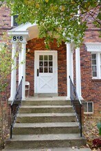 Building Photo - 816 Greenwood Cir