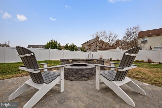 Foto del edificio - 18300 Barney Dr