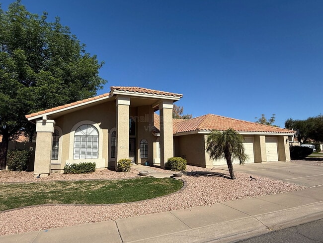 Building Photo - 902 W Sherri Dr