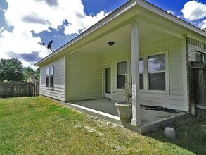 Building Photo - 802 Marksey Ct