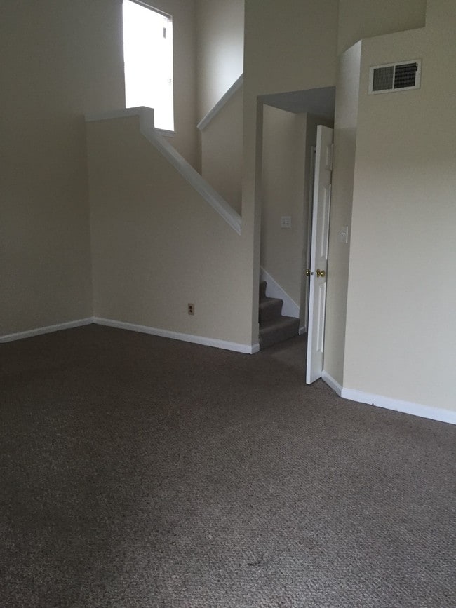 Foto del edificio - 4819 May Ridge Ln