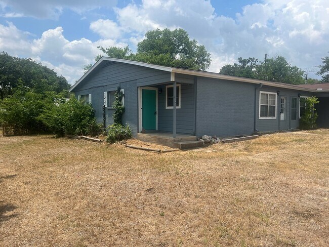 Building Photo - 100 Hilltop Dr
