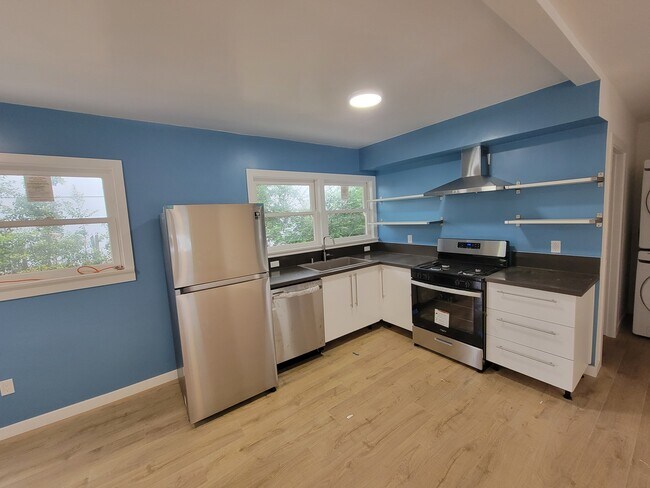Building Photo - 1228 S Manhattan Pl