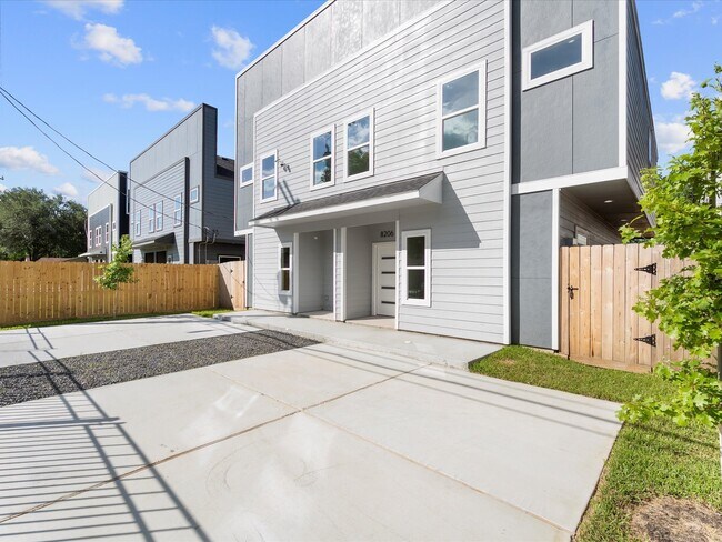 Foto del edificio - 8206 Knox St