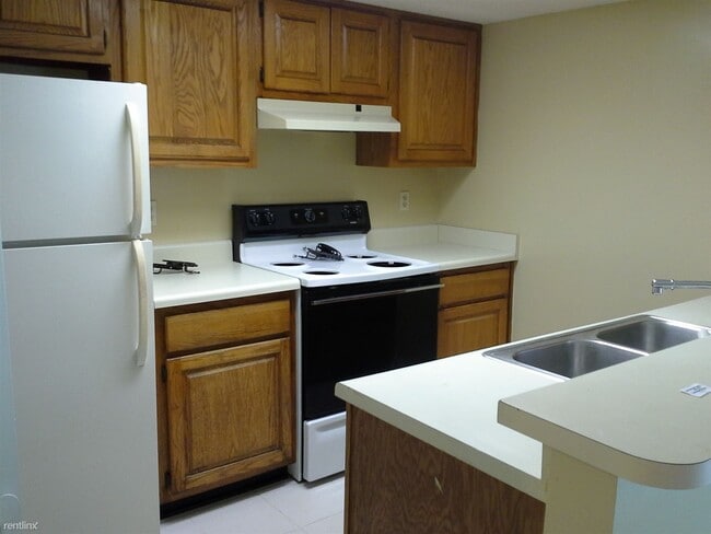 Building Photo - 2 br, 1.5 bath Townhome - 7675 Jana Ln S