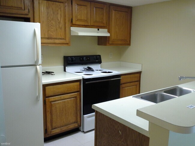 Foto del edificio - 2 br, 1.5 bath Townhome - 7675 Jana Ln S