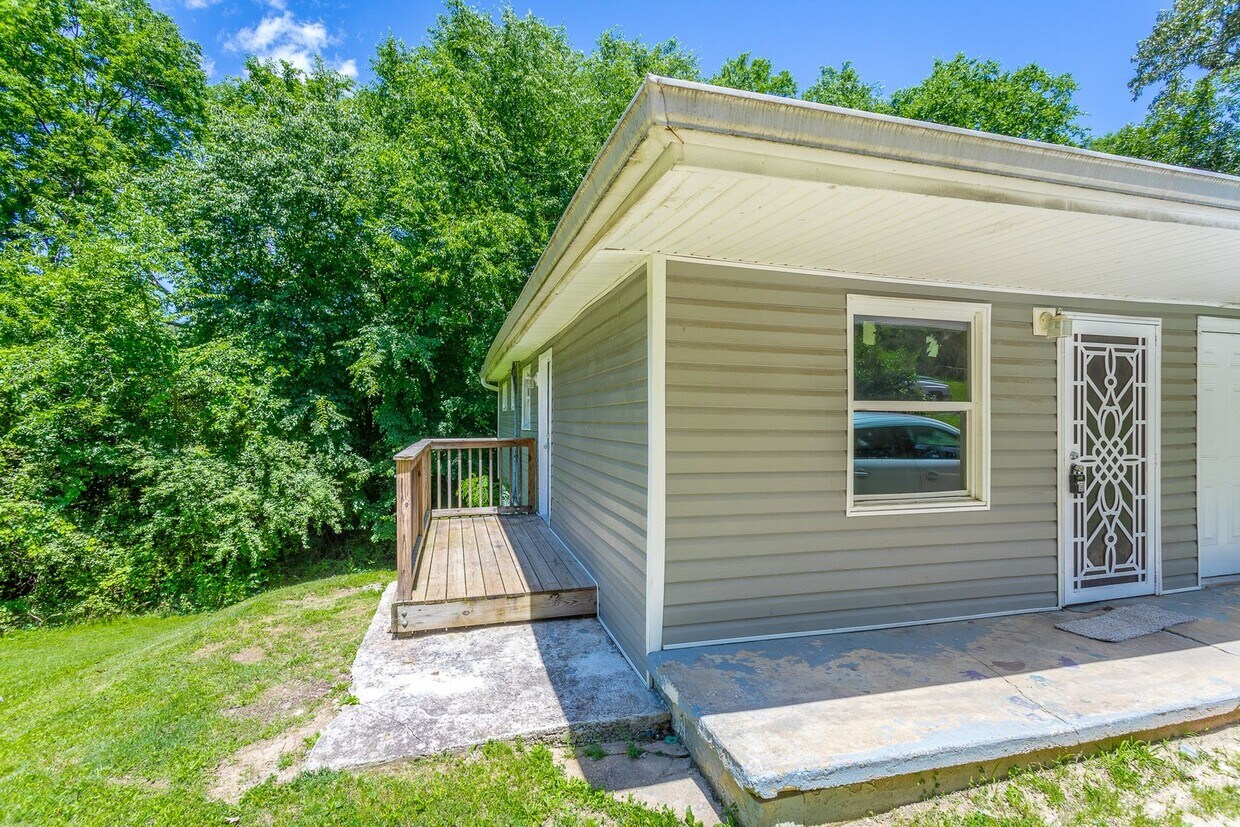 Foto principal - 6303 Walden Ave