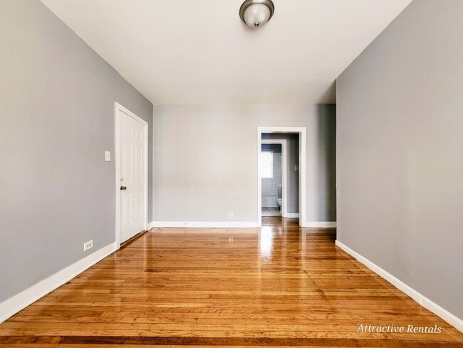 Photo - 1617 W 78th St (Chicago, IL) Apartment