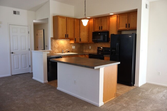 Building Photo - Love Where You Live – 2 Bed Condo in the H...