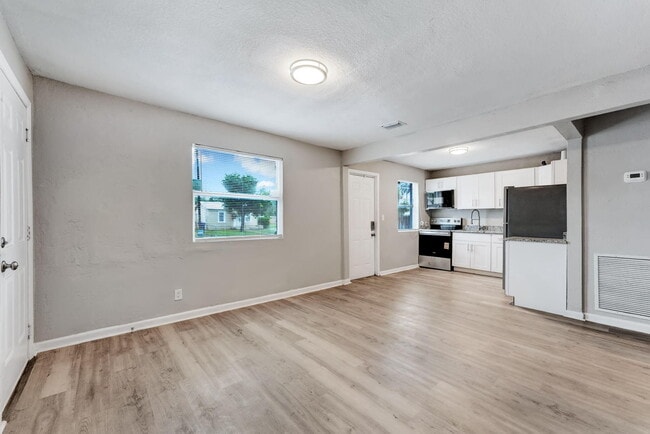 Foto del edificio - 172 W 15th St