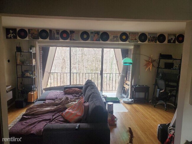 Building Photo - 2 br, 1.5 bath Condo - 11620 VANTAGE HILL ...