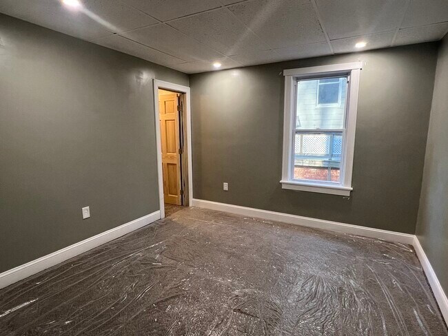 Building Photo - 81 Merrifield St