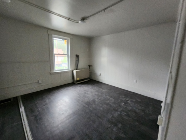 Building Photo - 1401 US-2