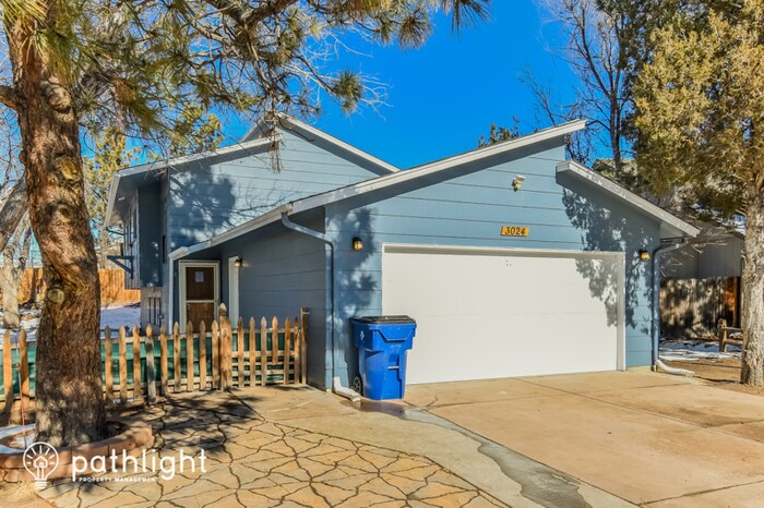 Primary Photo - 3024 Moonbeam Cir N