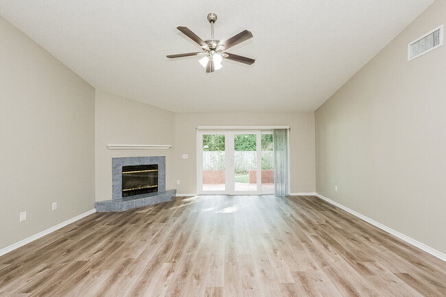Building Photo - 9519 Pebble Glen Ave