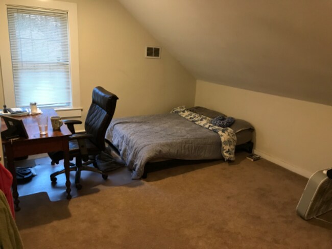 Building Photo - 48 Woodbury Ave