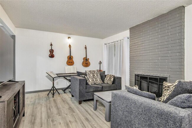 Foto del edificio - 12525 Wellington Park Dr