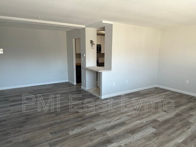 Building Photo - 292 Pequot Ave