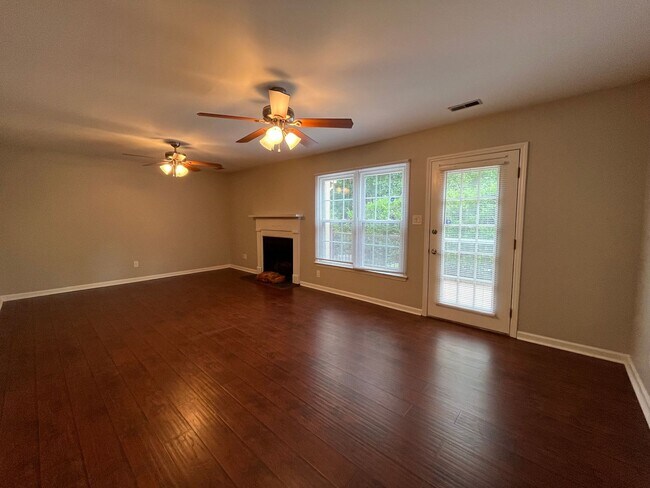 Foto del edificio - 7406 Ashbury Ct