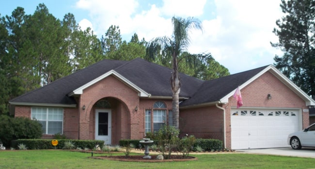Building Photo - Sprawling Brick Home, Beautiful Water View...