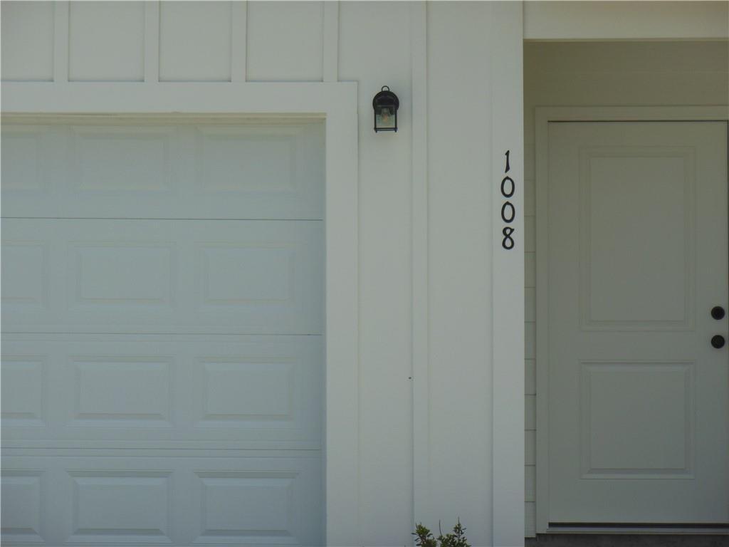Building Photo - 1008 Autumns Wood Cir