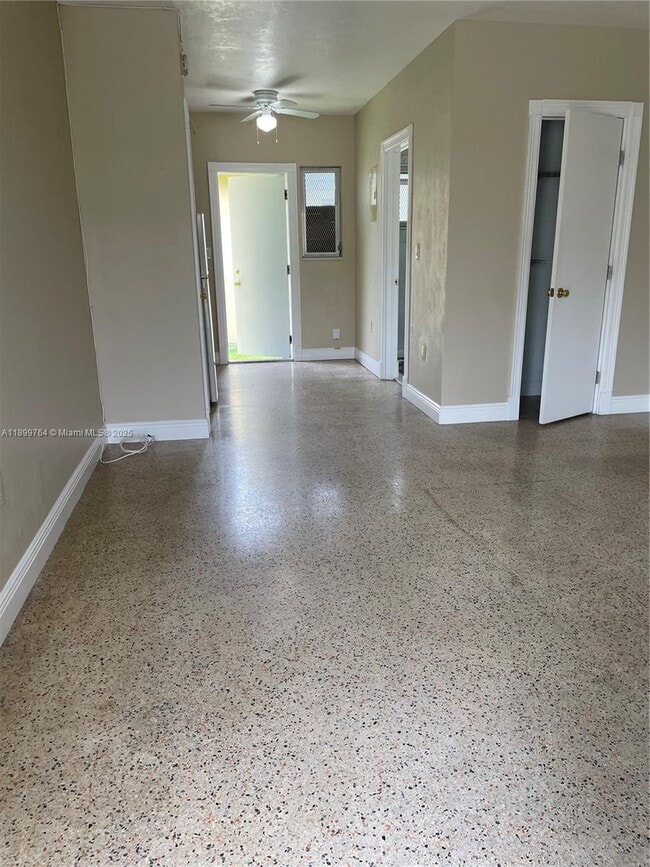 Foto del edificio - 940 SW 4th Ave
