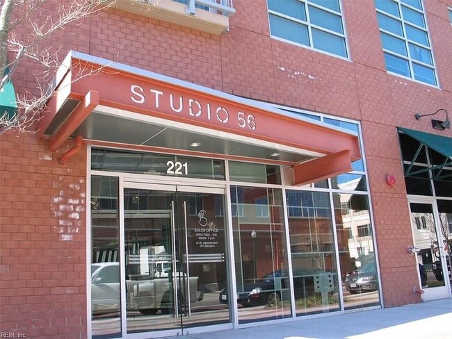 Foto del edificio - Loft Living at Town Center in Virginia Beach!